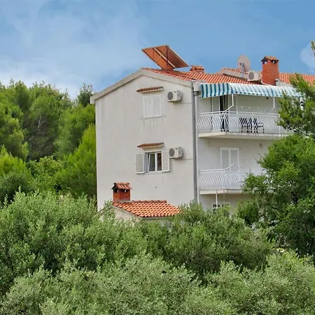 Apartment Ljiljana *