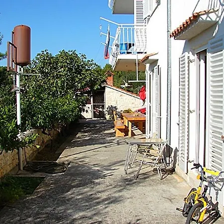 Apartment Ljiljana Okrug Gornji
