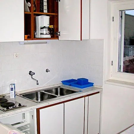 Apartment Ljiljana *